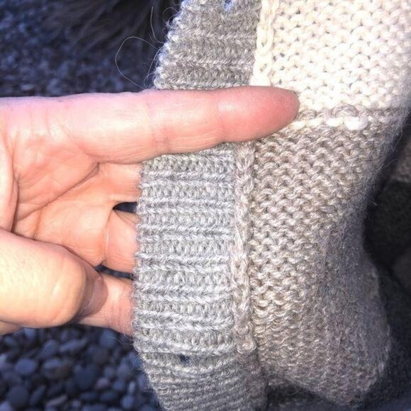 Vintage Wool Cardigan Womens Chunky Wooden Buttons Gray White Crew Neck Abstract - Picture 13 of 14